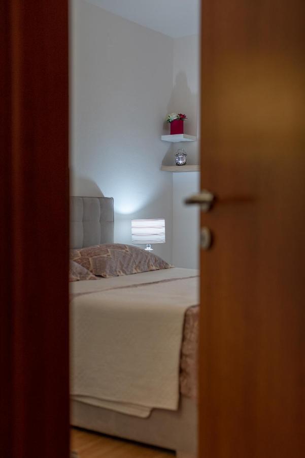 Apartments Fani Трогир Екстериор снимка