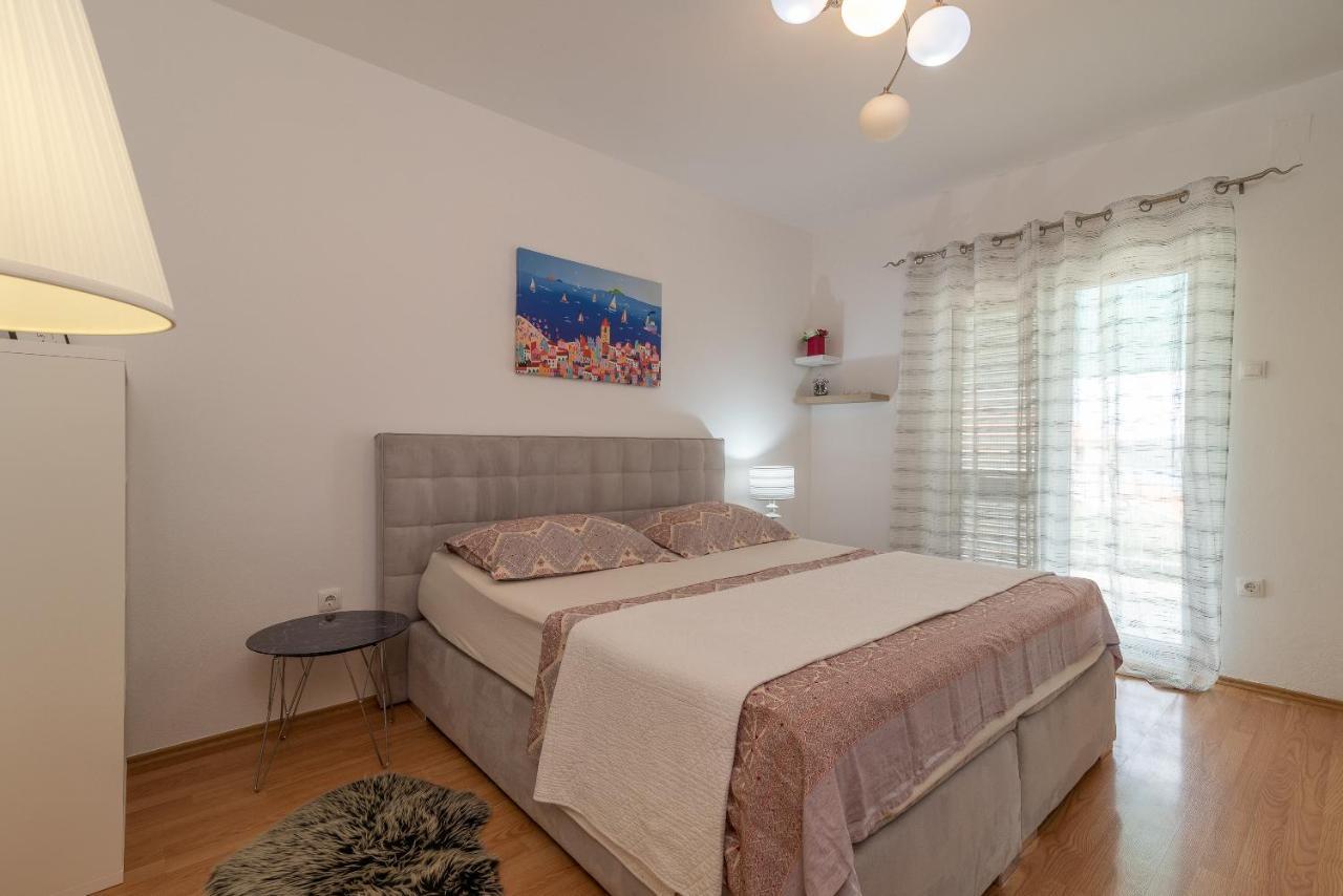 Apartments Fani Трогир Екстериор снимка