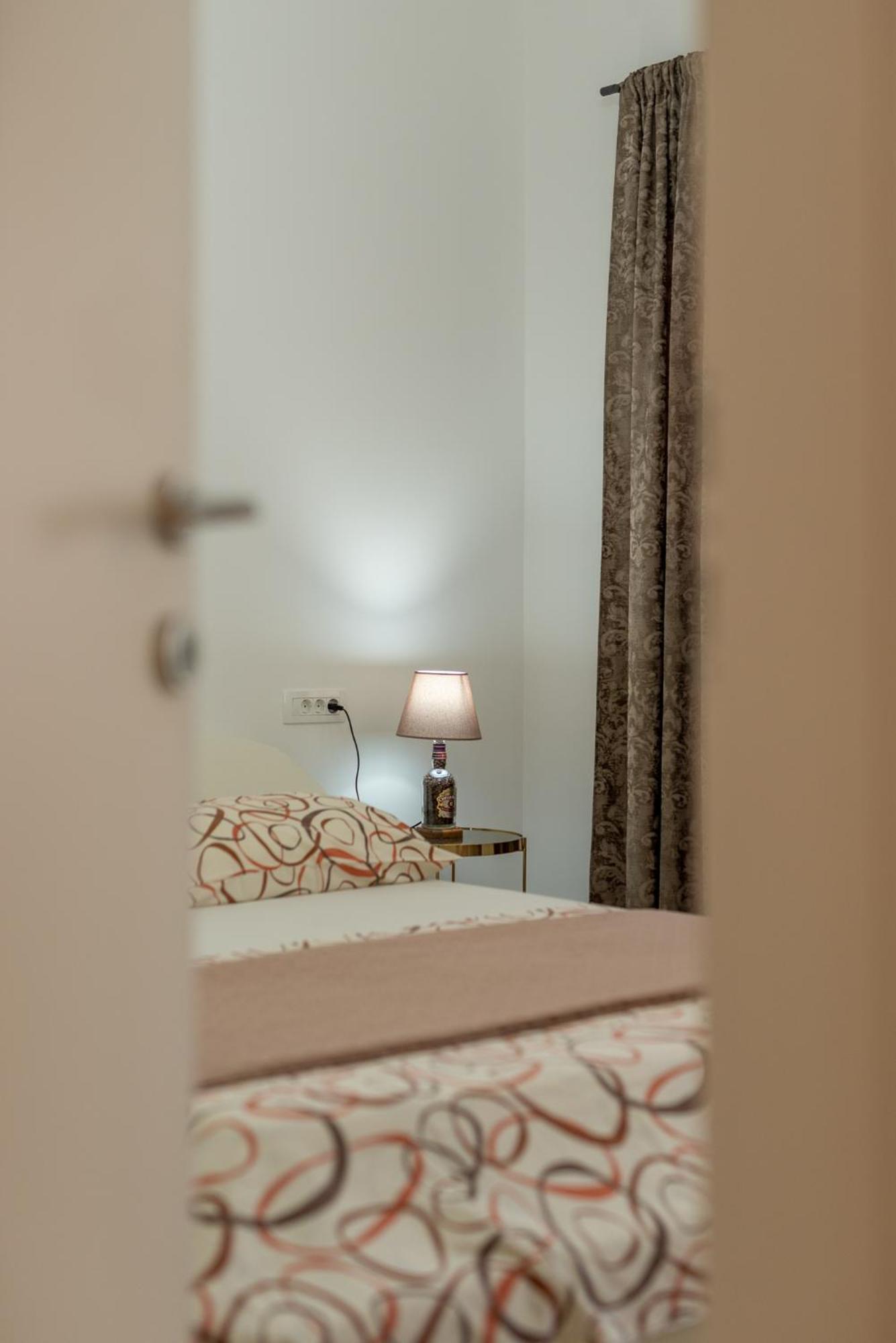 Apartments Fani Трогир Екстериор снимка