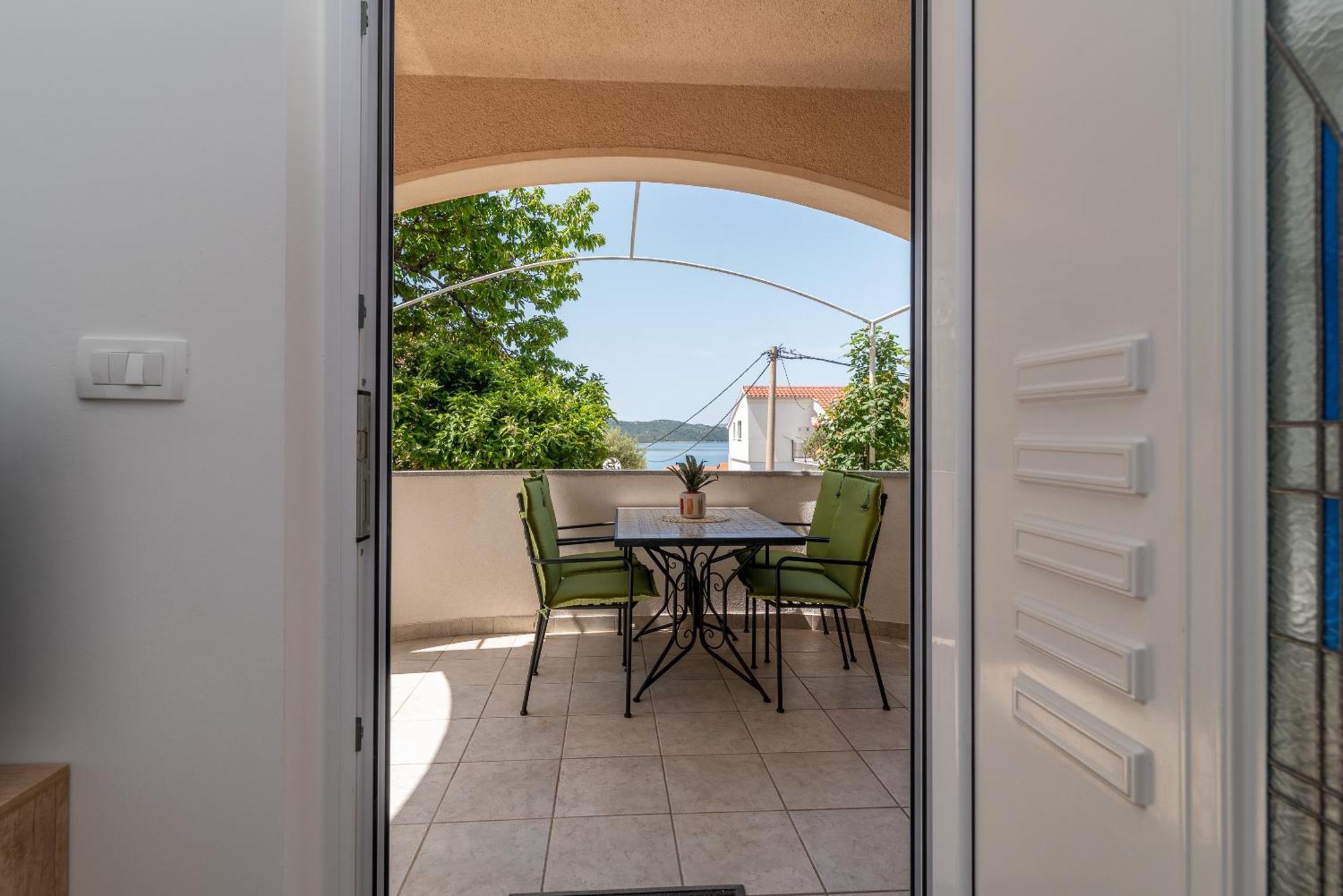Apartments Fani Трогир Екстериор снимка