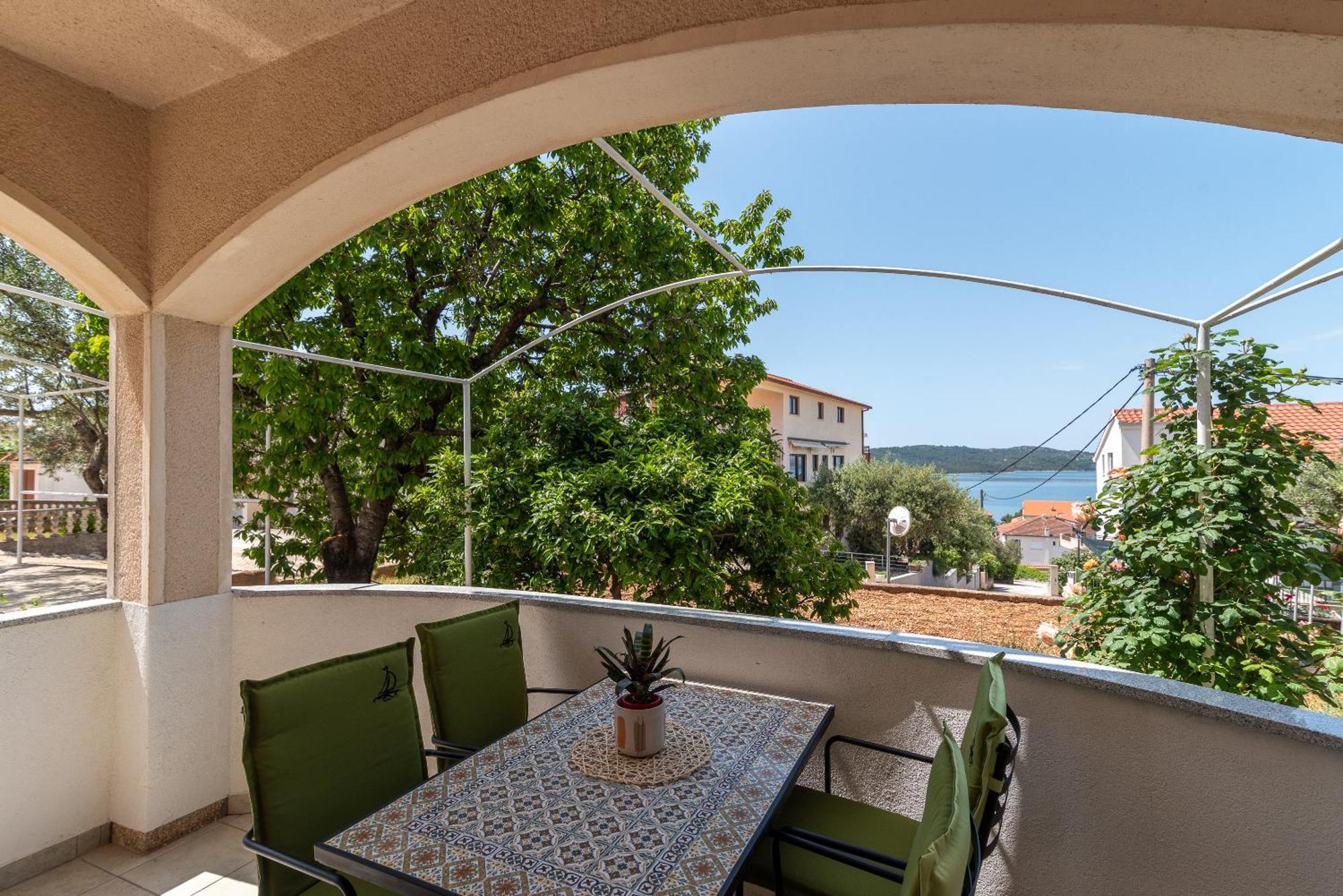 Apartments Fani Трогир Екстериор снимка