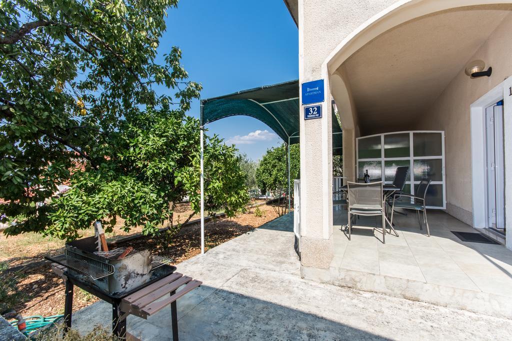 Apartments Fani Трогир Екстериор снимка